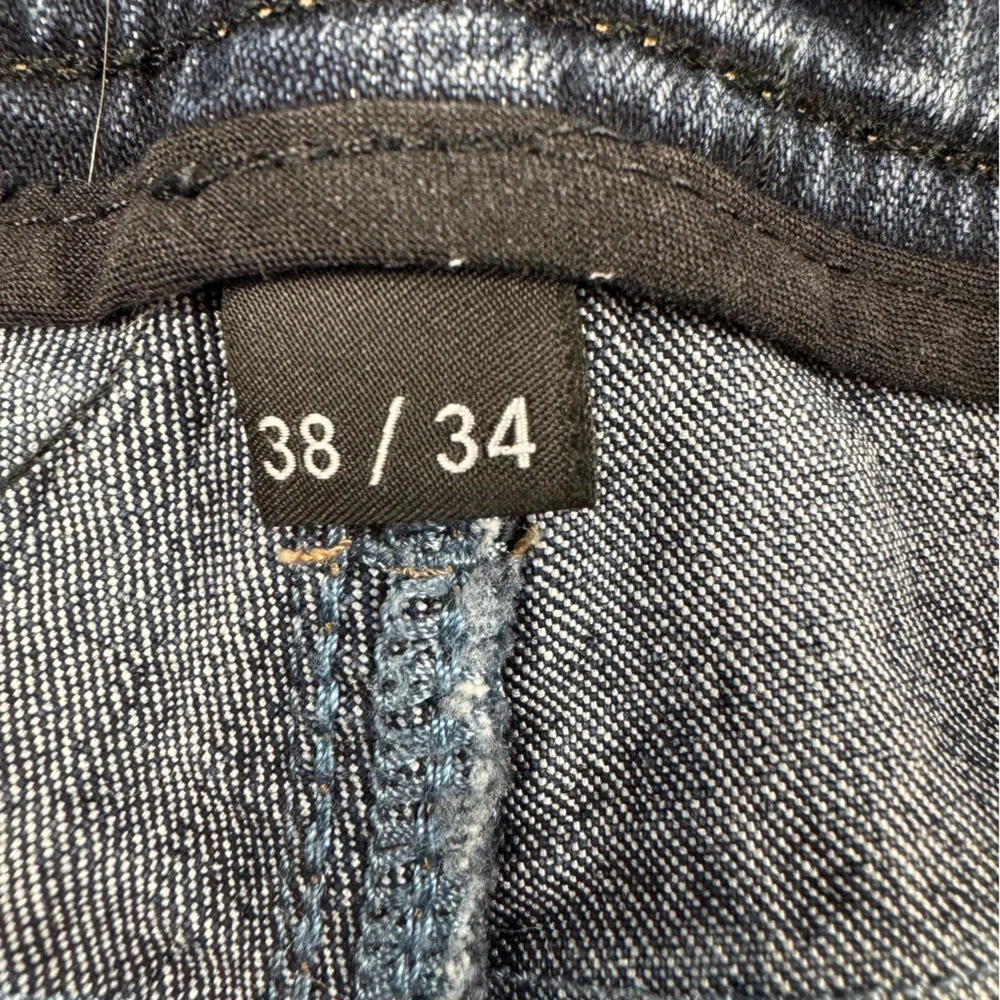 Heritage Men's Relaxed Jeans in Medium Blue